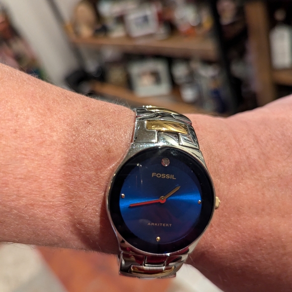 Fossil Mens Watch 9 1/2 Inches Around Wrist - Picture 4 of 4